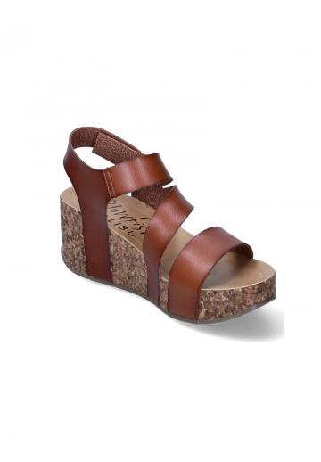 Босоножки на танкетке