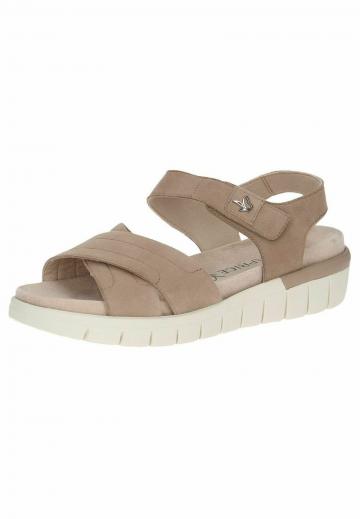 Босоножки на танкетке