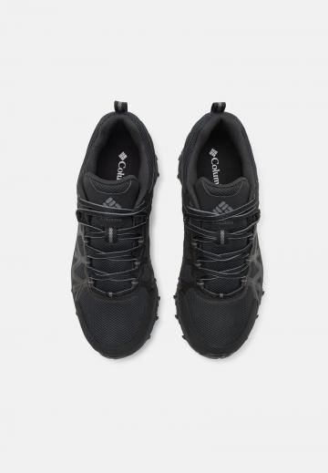 Походные кроссовки