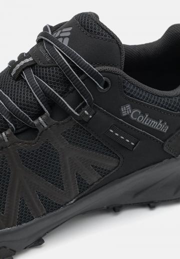 Походные кроссовки