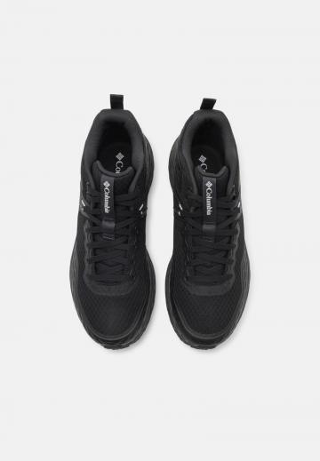 Походные кроссовки