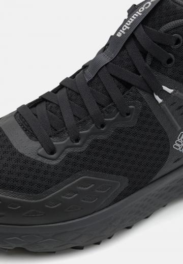 Походные кроссовки