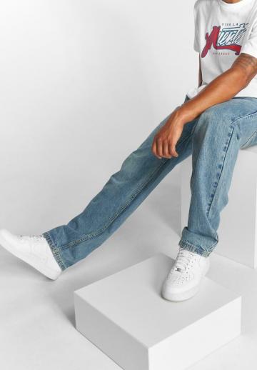 Прямые джинсы