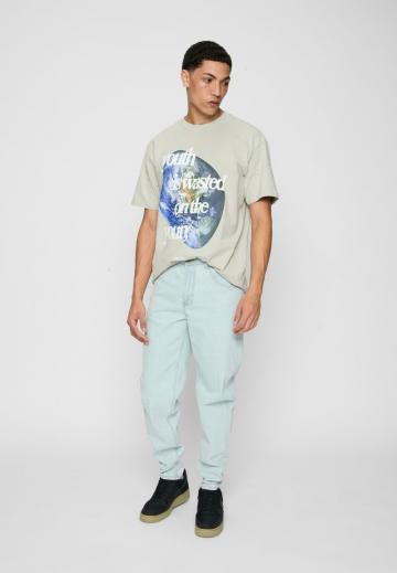 Прямые джинсы