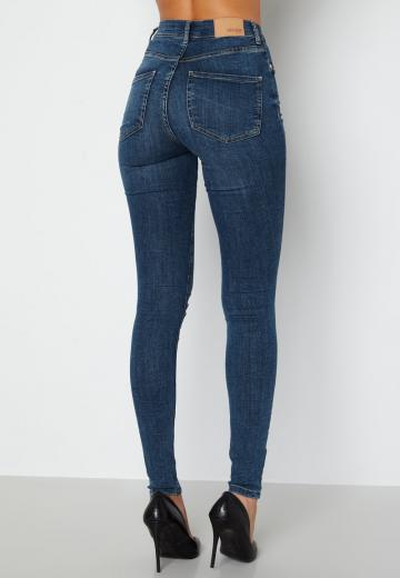 Узкие джинсы