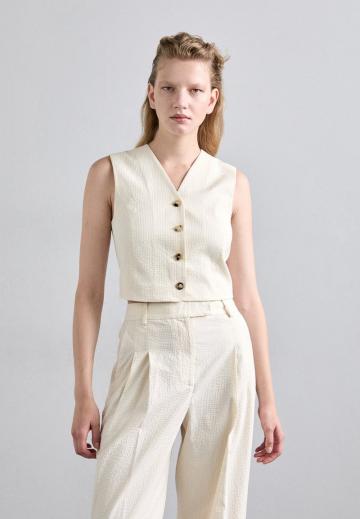 Джинсовая жилетка