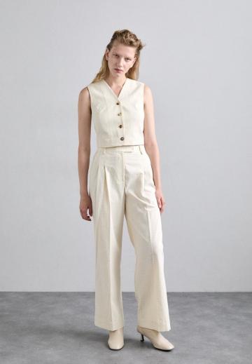 Джинсовая жилетка