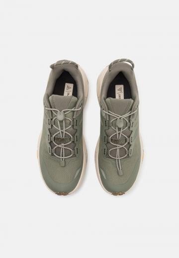 Походные кроссовки