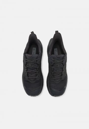 Походные кроссовки