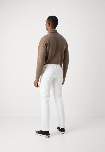 Узкие джинсы