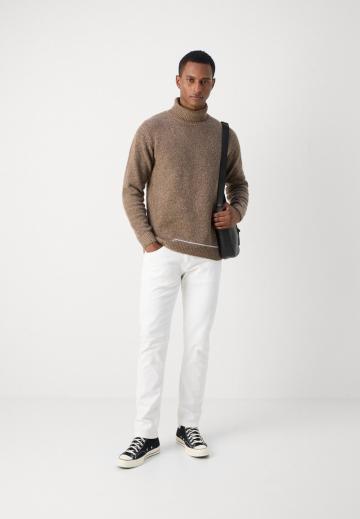 Узкие джинсы