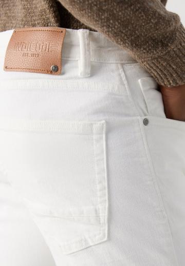 Узкие джинсы