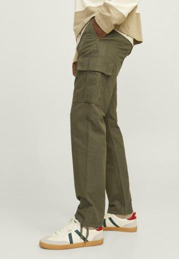 Брюки с накладными карманами