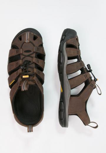 Спортивные сандалии