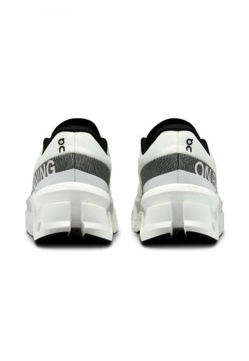 Беговые кроссовки