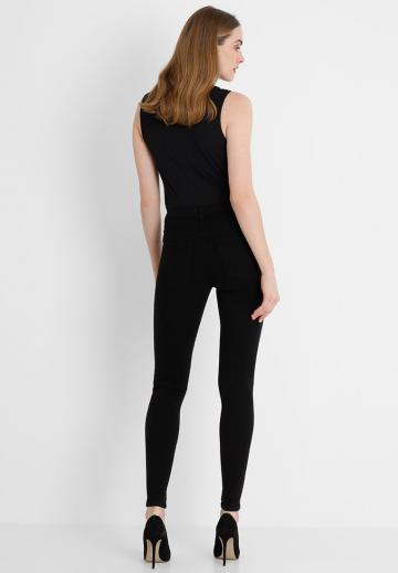 Узкие джинсы