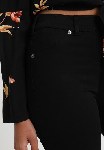 Узкие джинсы