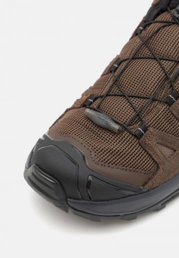 Походные кроссовки