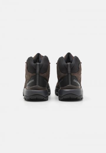 Походные ботинки