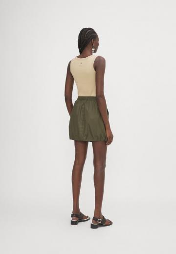 Юбка с накладными карманами