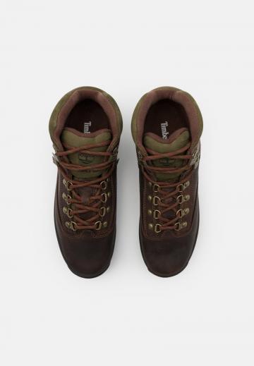 Ботинки на шнуровке