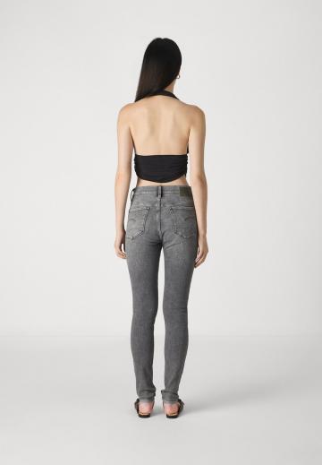 Узкие джинсы