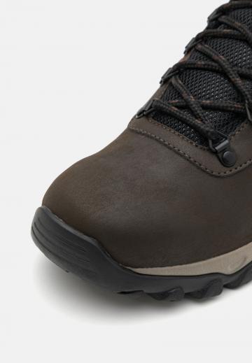 Походные ботинки