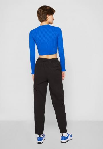 Брюки с накладными карманами