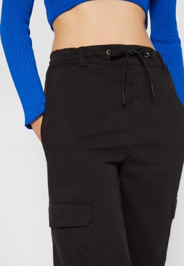 Брюки с накладными карманами