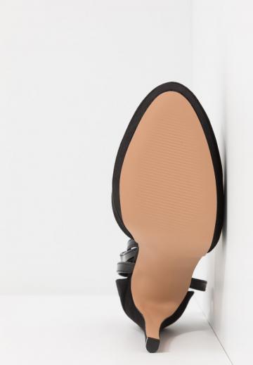 Туфли на высоком каблуке