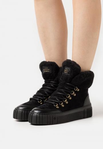 Ботинки на шнуровке