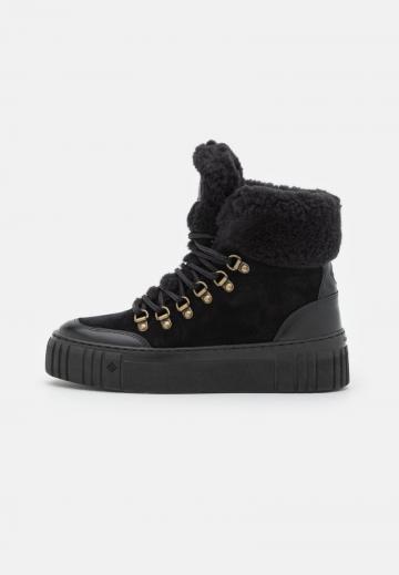 Ботинки на шнуровке