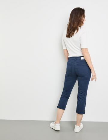 Короткие джинсы