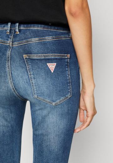 Узкие джинсы