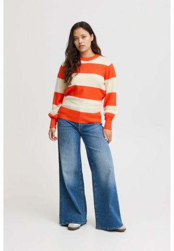 Пуловер в полоску