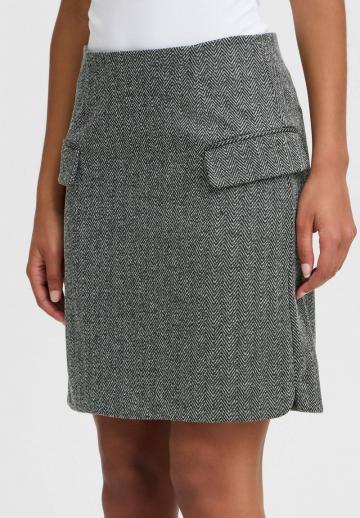 Юбка с накладными карманами