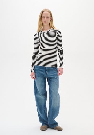Пуловер в полоску