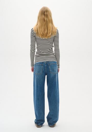 Пуловер в полоску