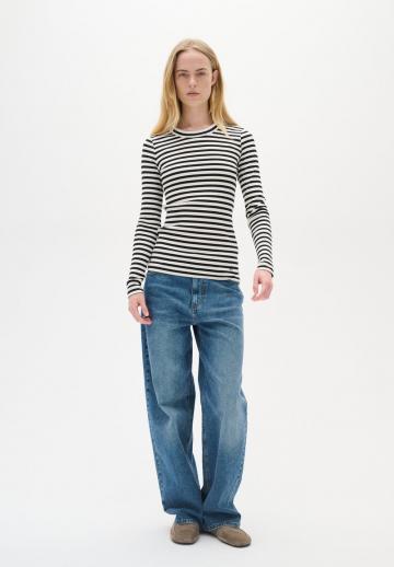 Пуловер в полоску