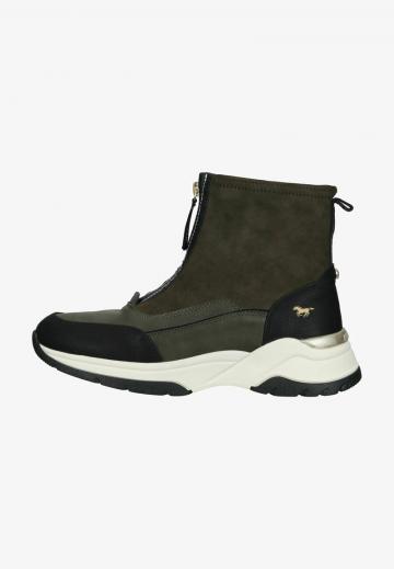 Сапожки на танкетке