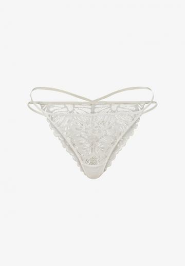 Трусы на бедрах