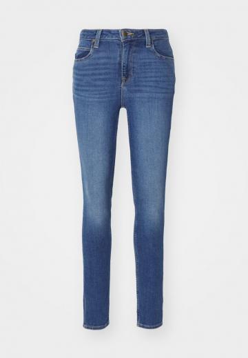 Узкие джинсы