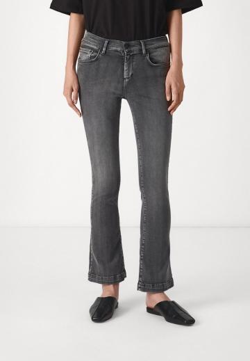 Клешеные джинсы