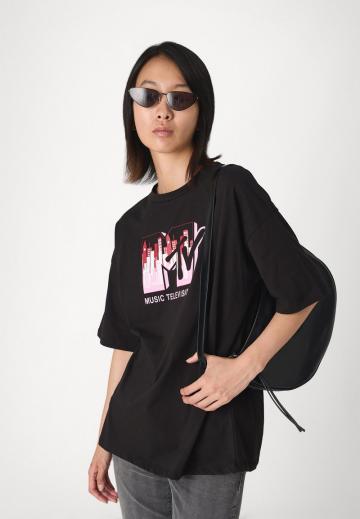 Клешеные джинсы