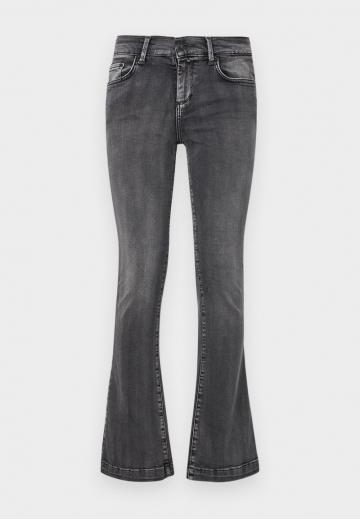 Клешеные джинсы