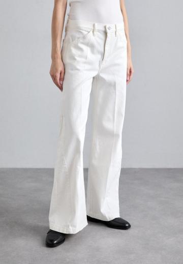 Джинсы бойфренда