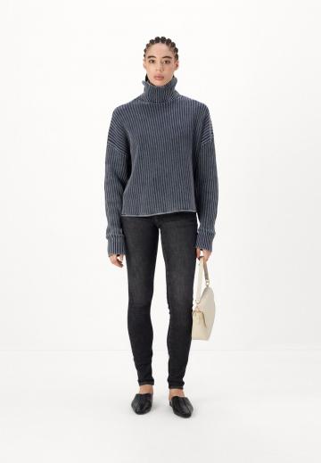 Узкие джинсы