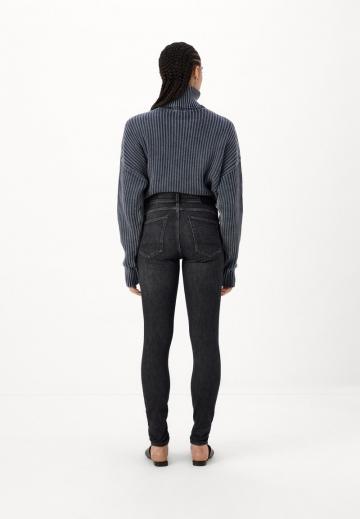 Узкие джинсы