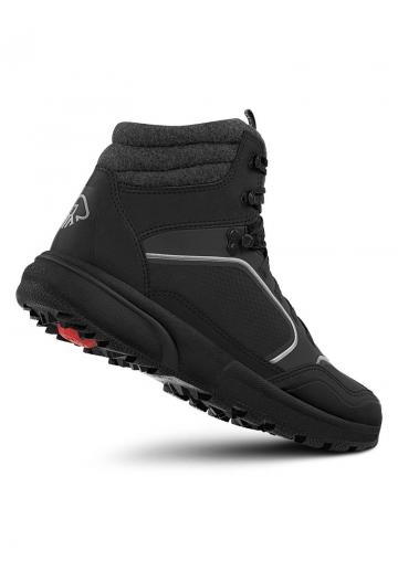 Походные ботинки