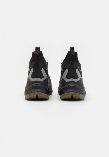 Походные ботинки